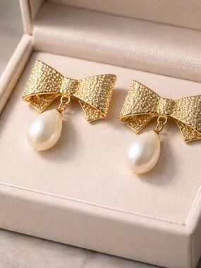 kate spade Gold Bow Earrings with Cream Pearl Drops
